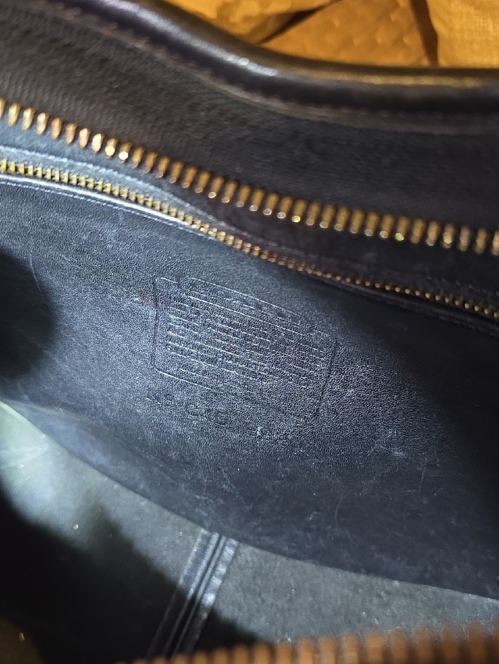 Vintage Coach Black Leather Shoulder Bag with Gold Hardware - Picture 4 of 6